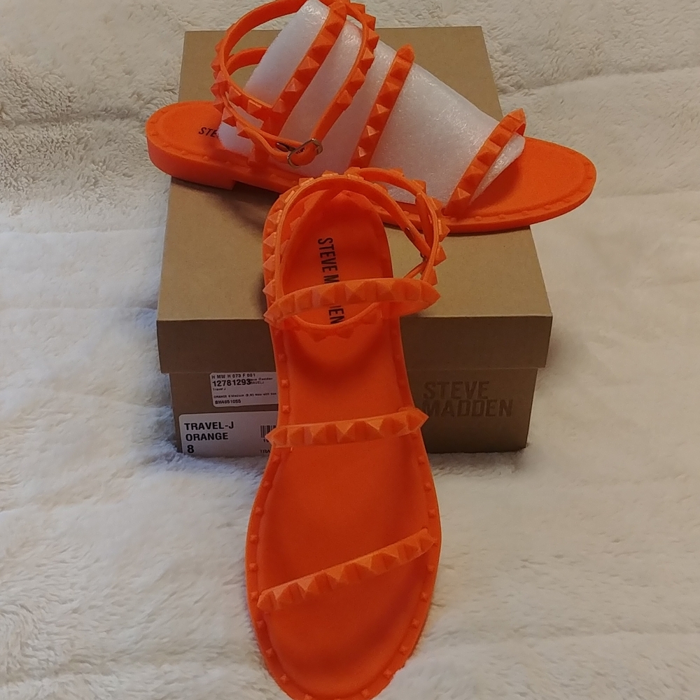 NWT Steve Madden Travel J Stud Sandals 8